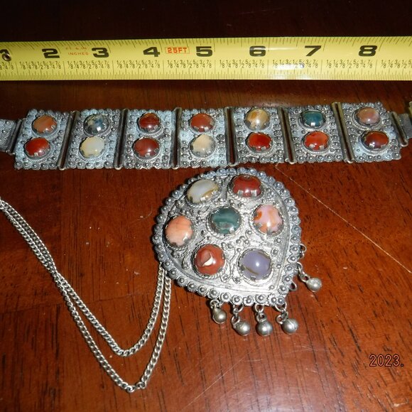 Agate Stones in a Vintage Necklace and Pendent on a silver tone setting - Picture 2 of 16